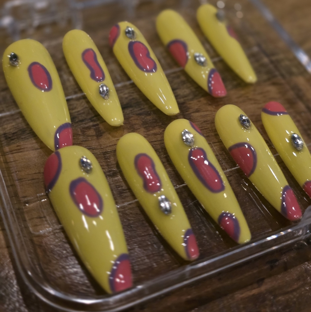 13. Long Yellow and Pink Press On